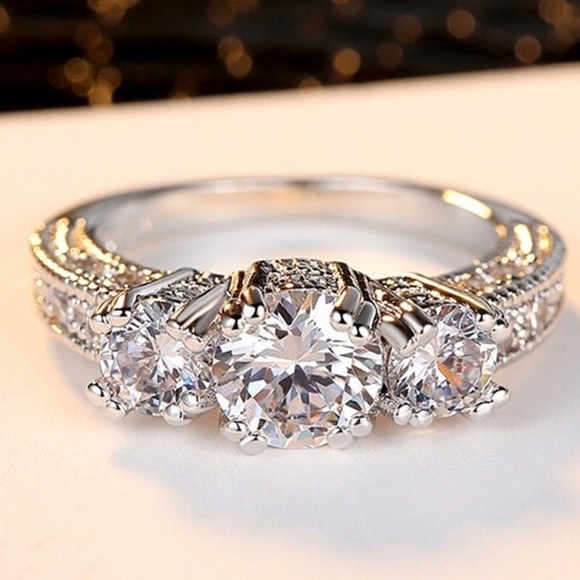 COPY - Oval Cut White Topaz Gemstone Silver Ring - Picture 3 of 5